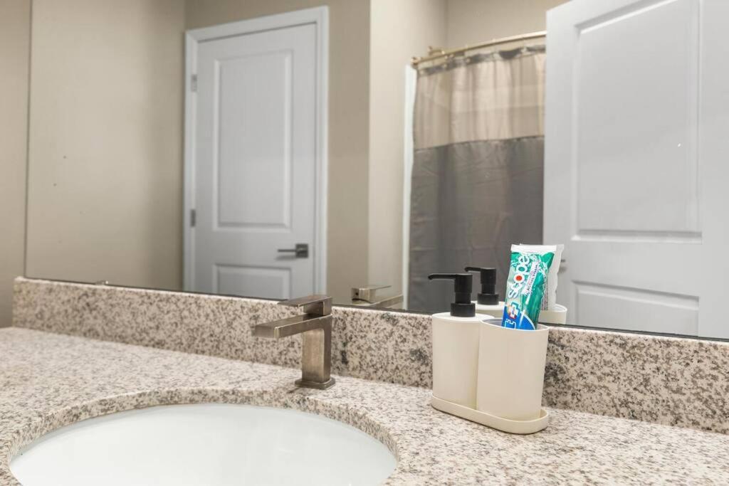 Elegant 2 Bedroom/2 Bath Condo With All Amenities Melbourne Exterior photo